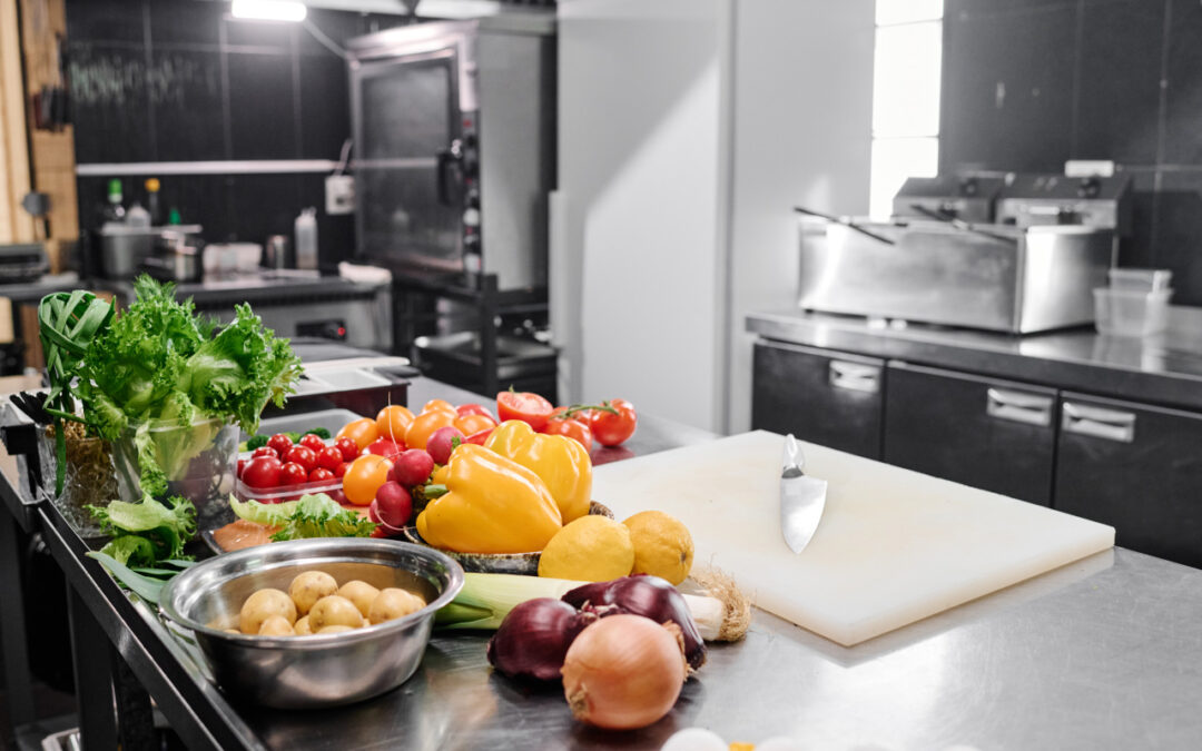 Sprzęt gastronomiczny a standardy sanitarno-higieniczne – co musisz wiedzieć?